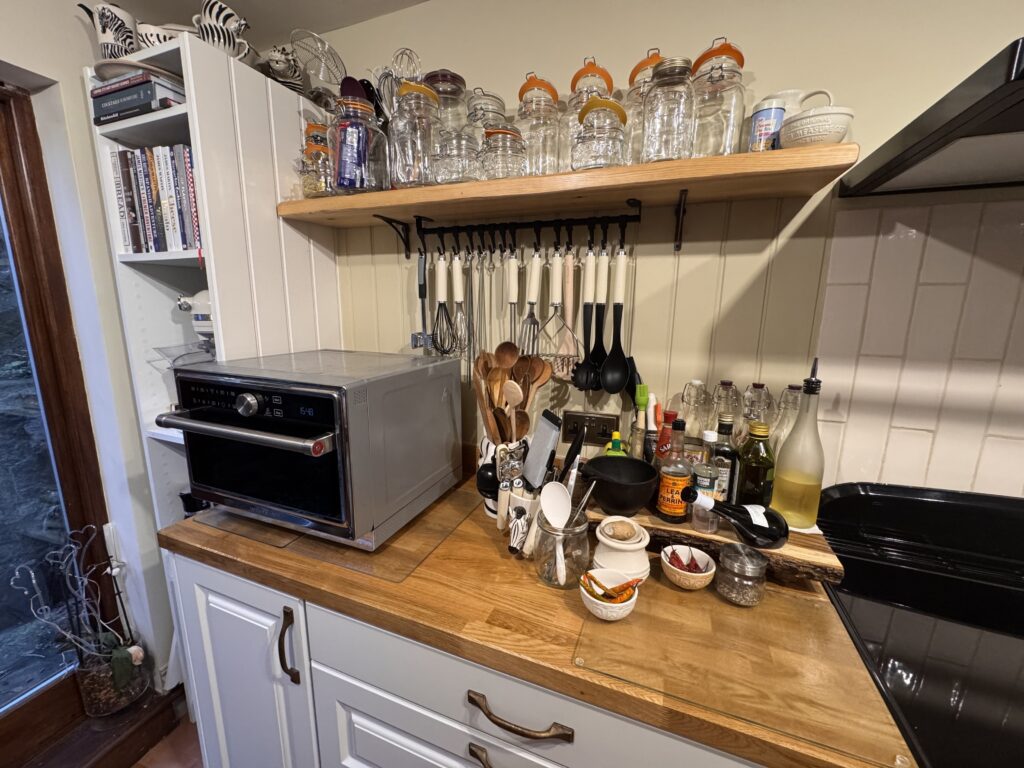 Finished shelves to left of the cooker